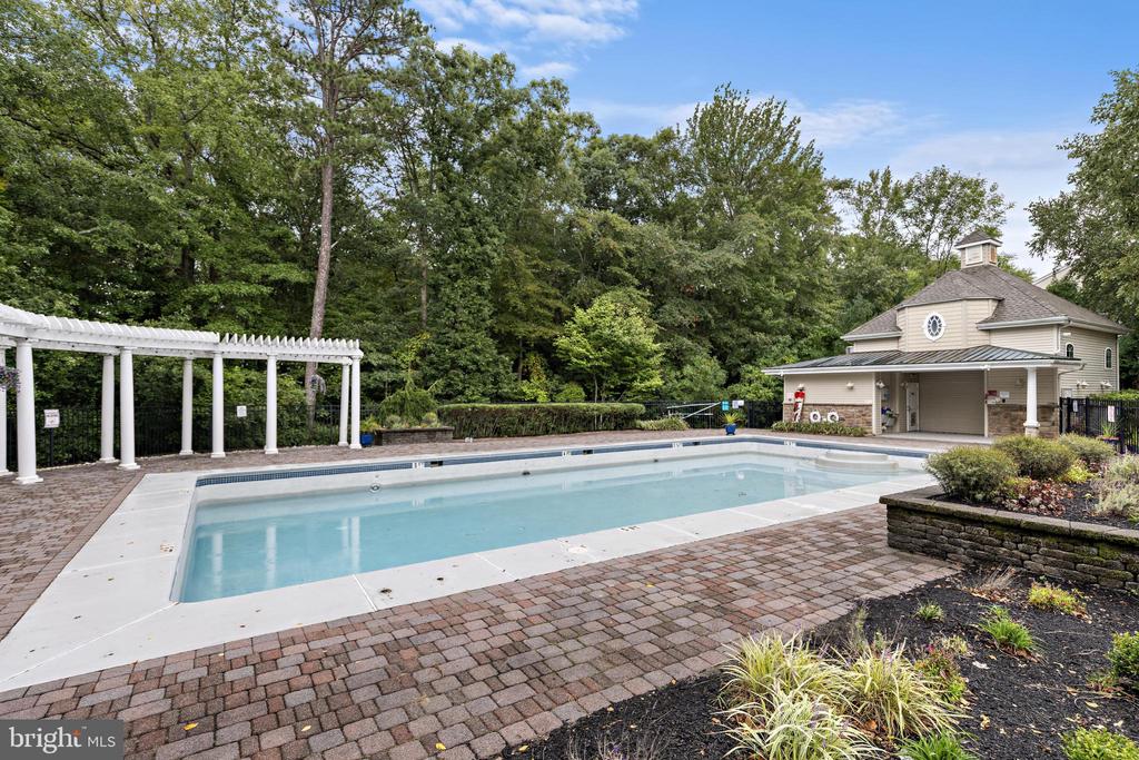 32 WINDWARD DRIVE
