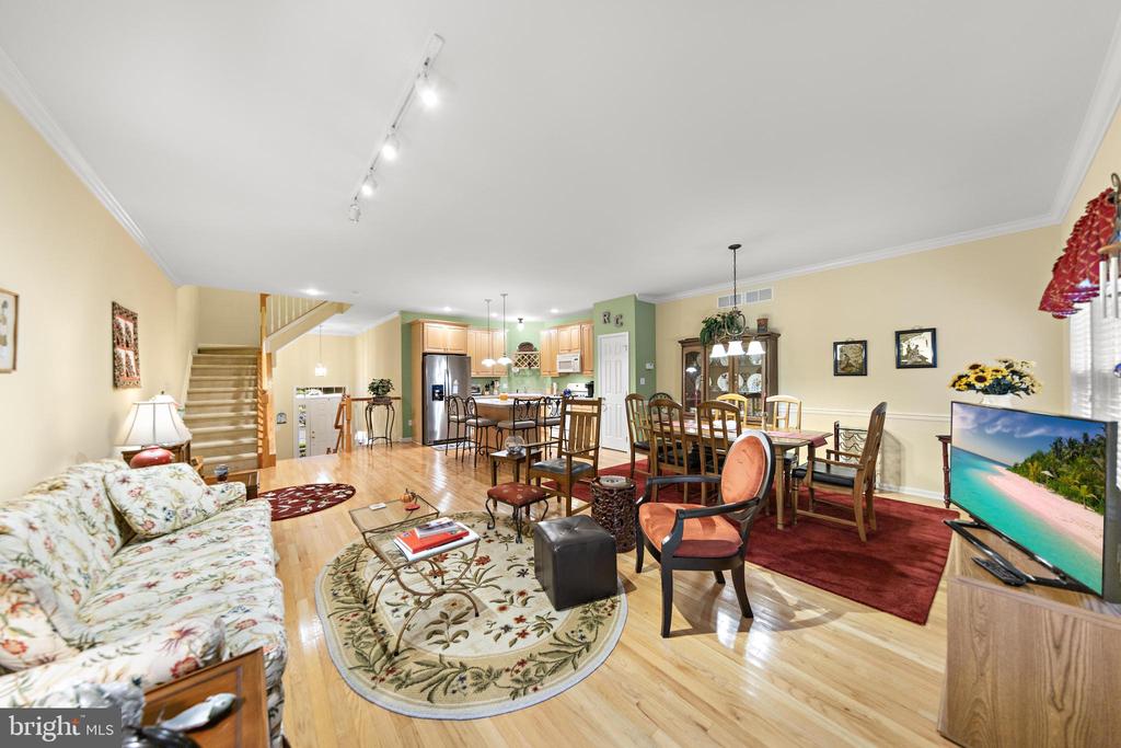 32 WINDWARD DRIVE
