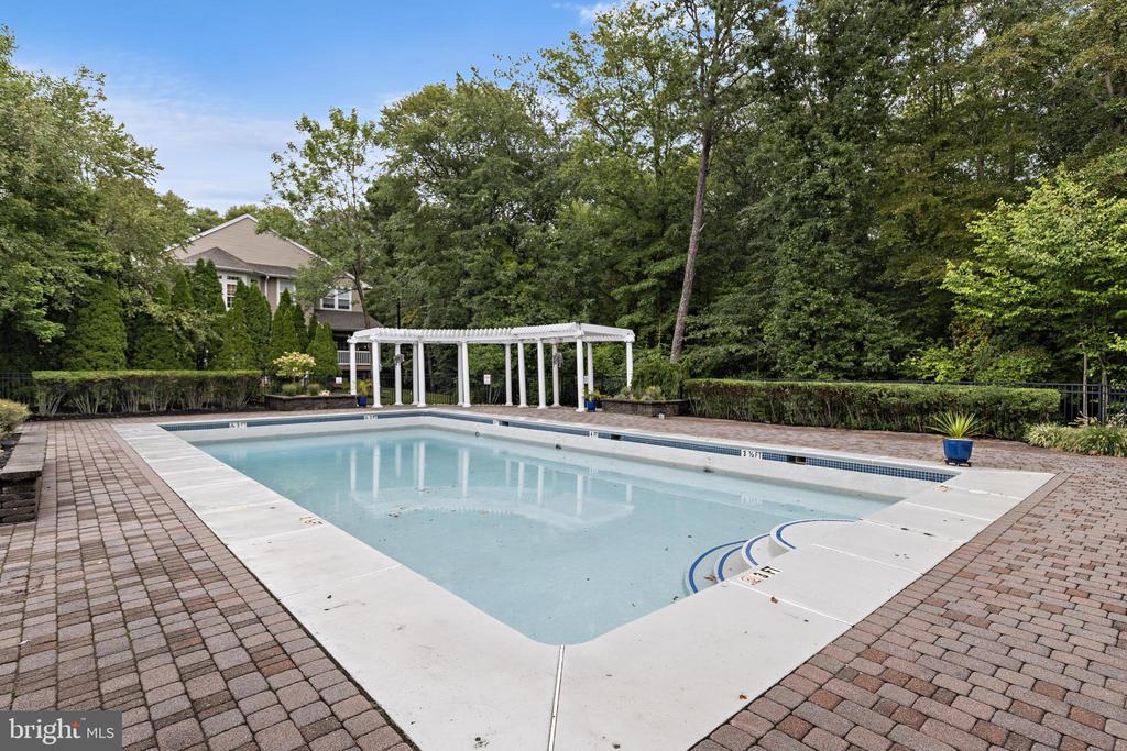 32 WINDWARD DRIVE