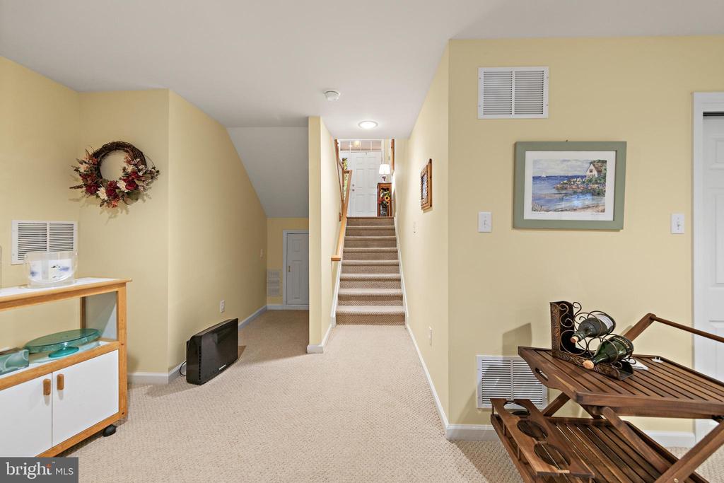 32 WINDWARD DRIVE