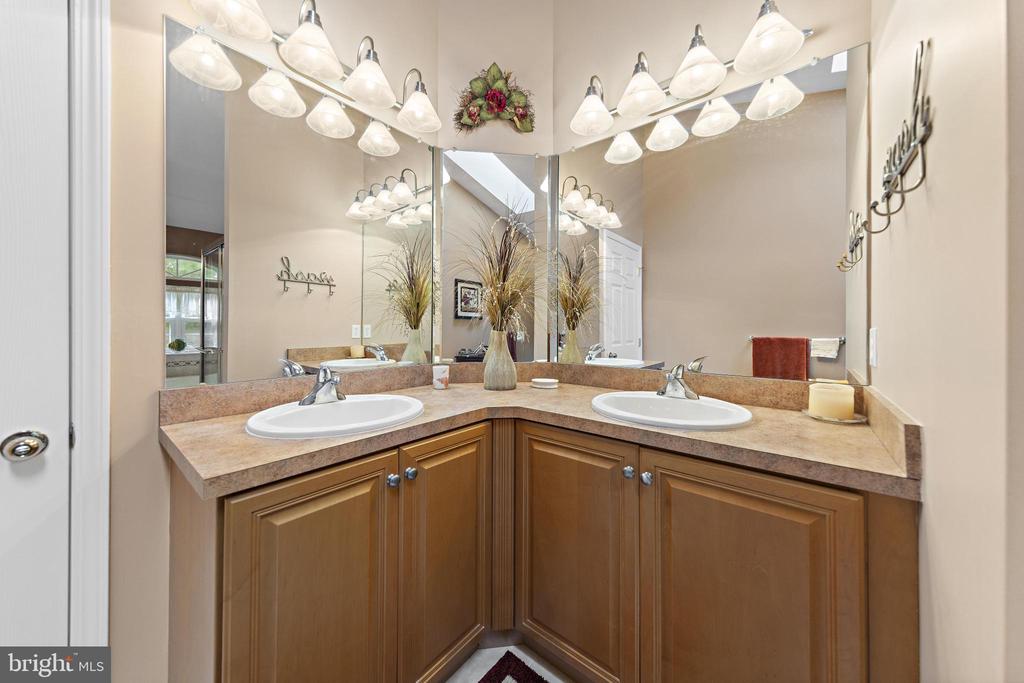 32 WINDWARD DRIVE