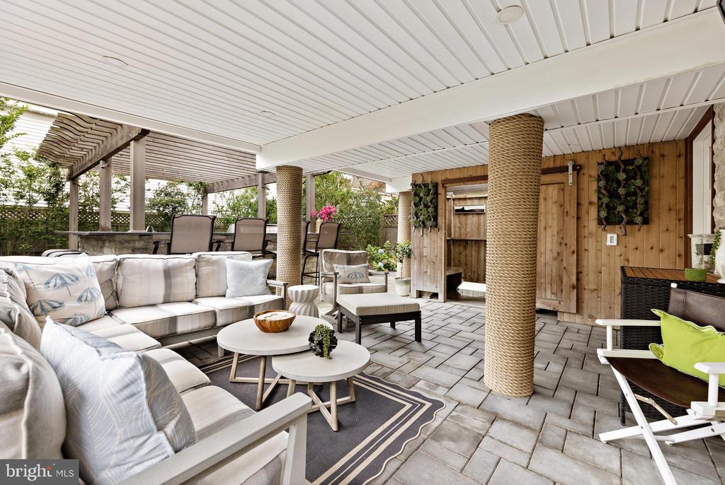 30 W WINIFRED AVENUE