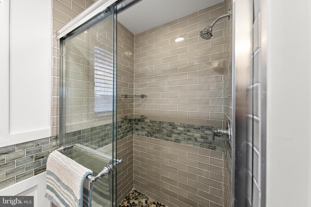 30 W WINIFRED AVENUE