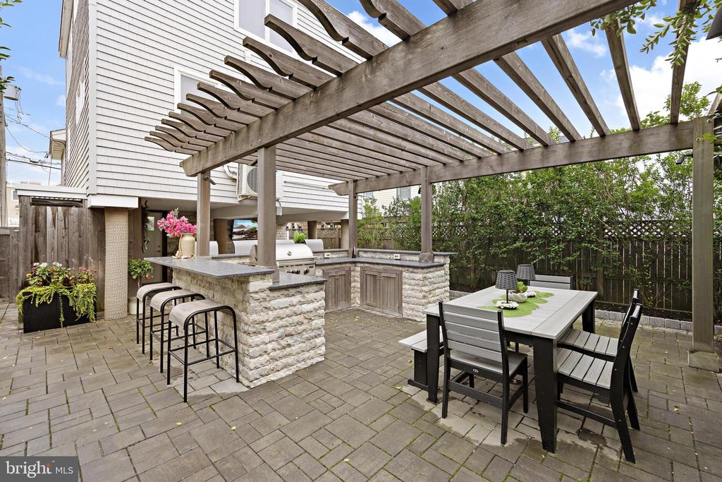 30 W WINIFRED AVENUE