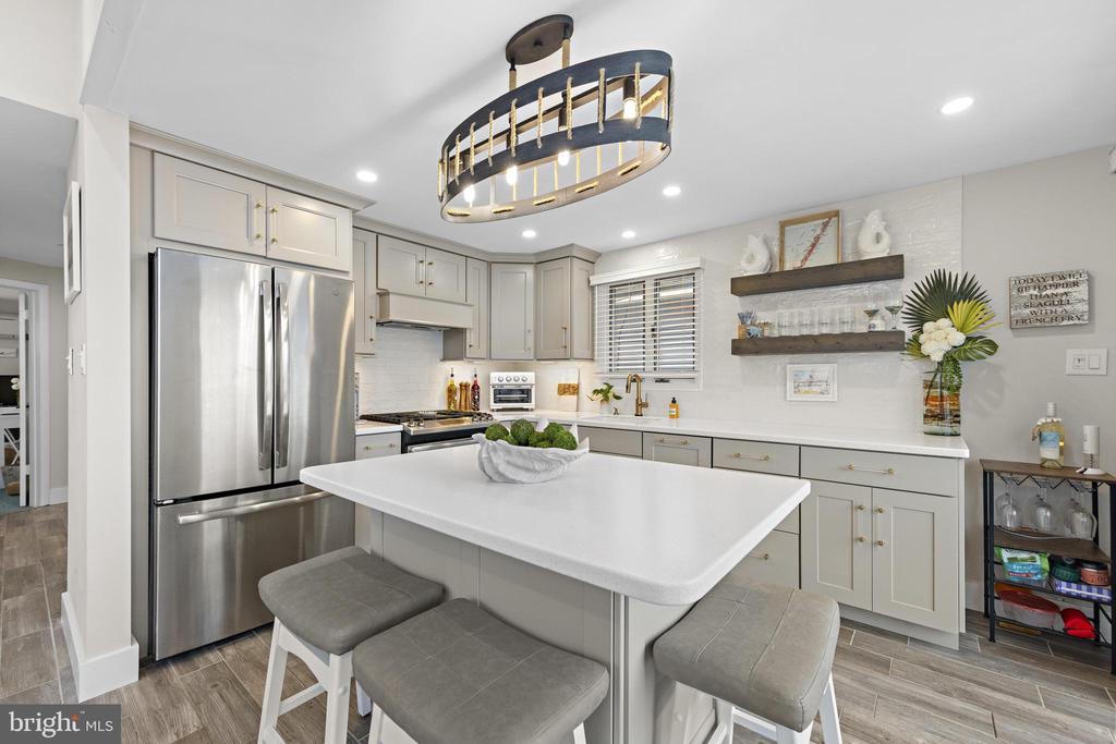 30 W WINIFRED AVENUE