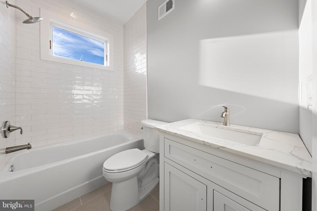 2 E 47TH STREET