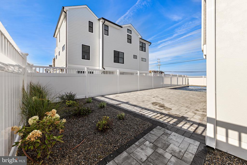 2 E 47TH STREET