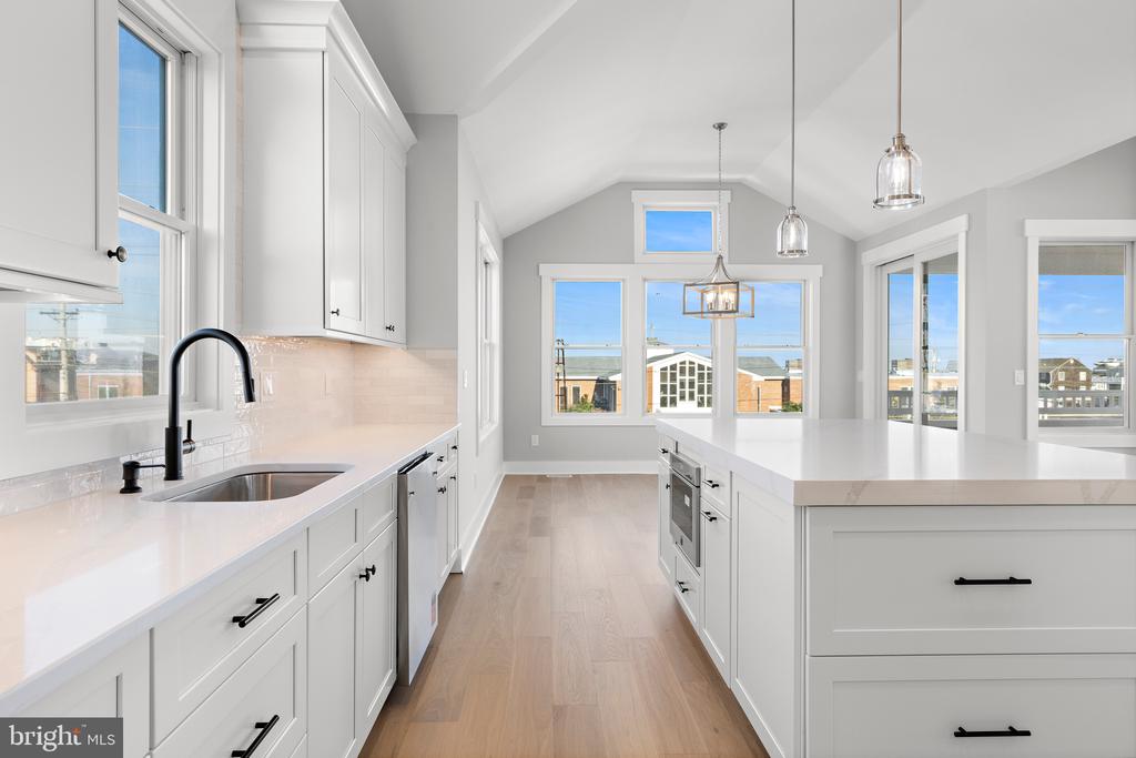 2 E 47TH STREET