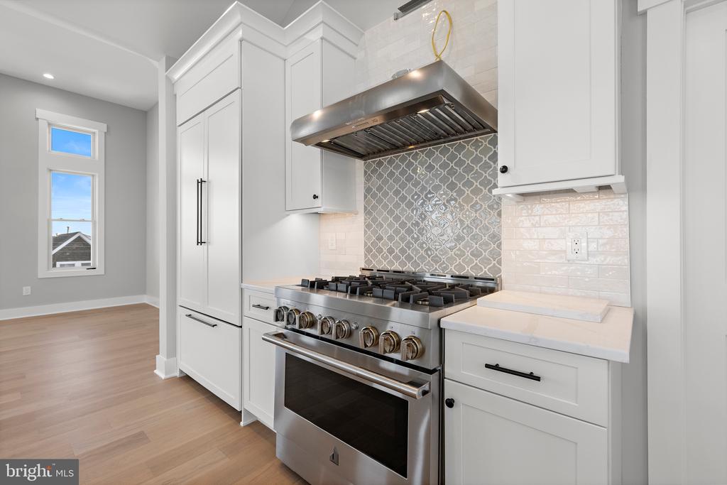 2 E 47TH STREET