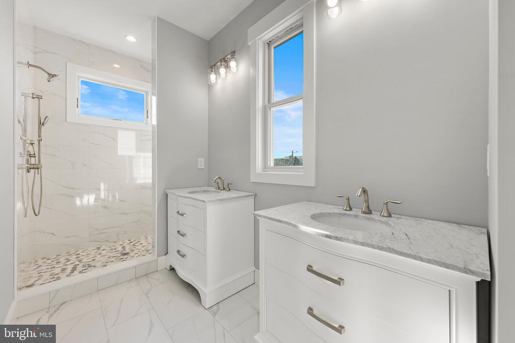 2 E 47TH STREET
