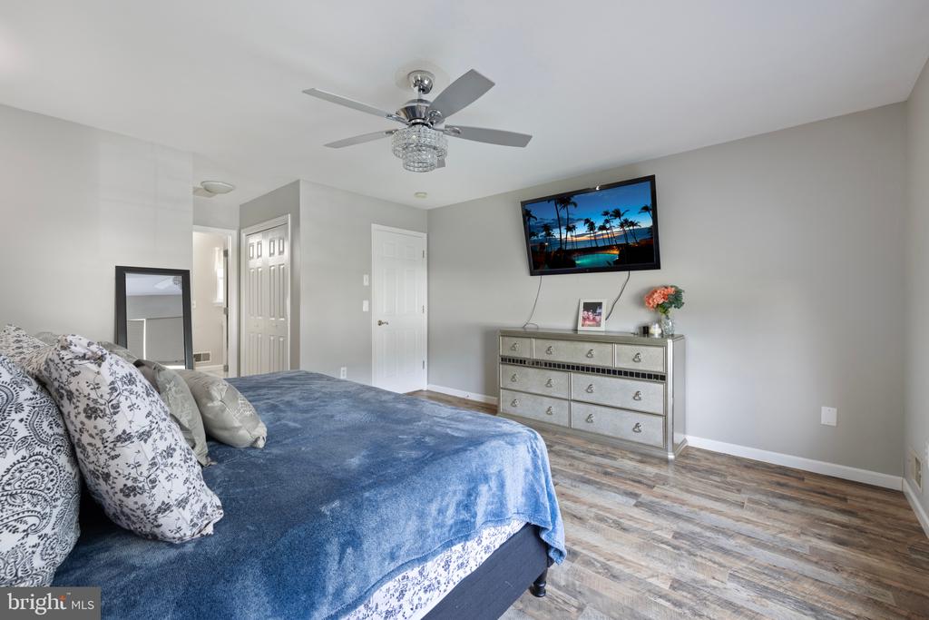 261 WAVE ROAD