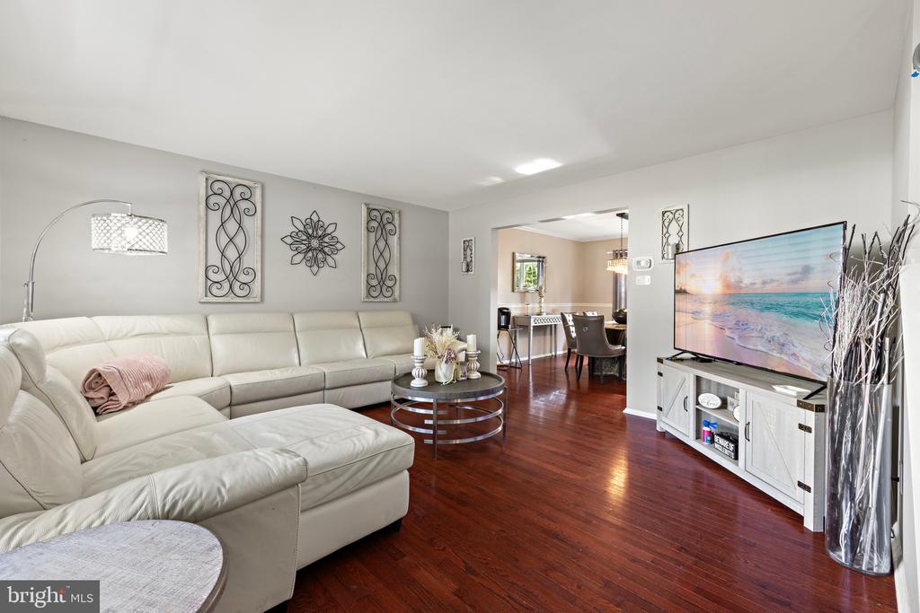261 WAVE ROAD