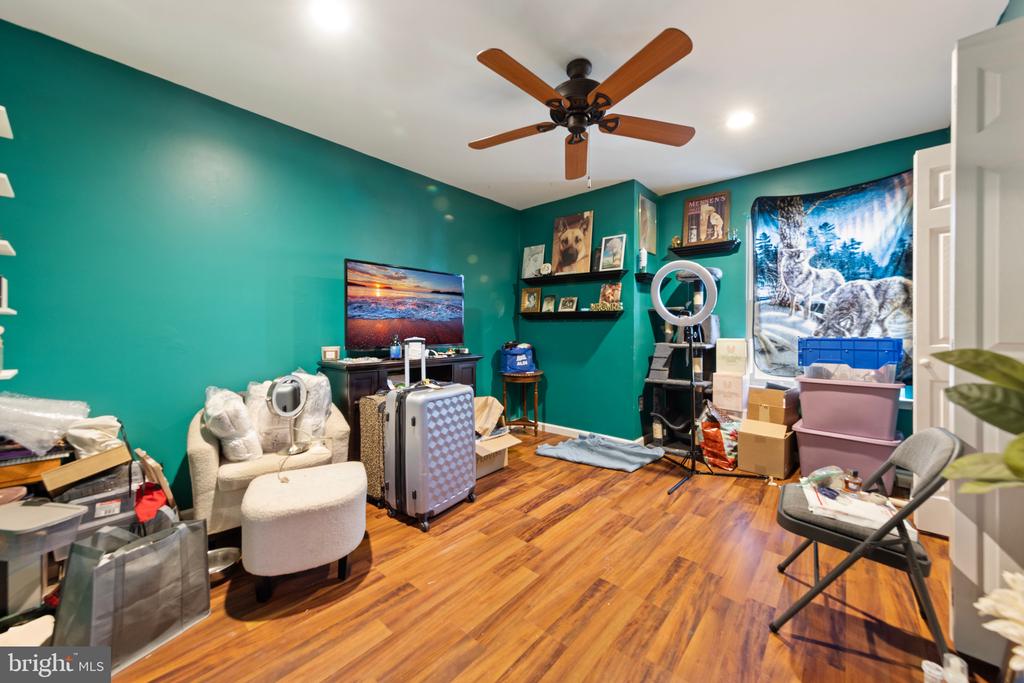 261 WAVE ROAD