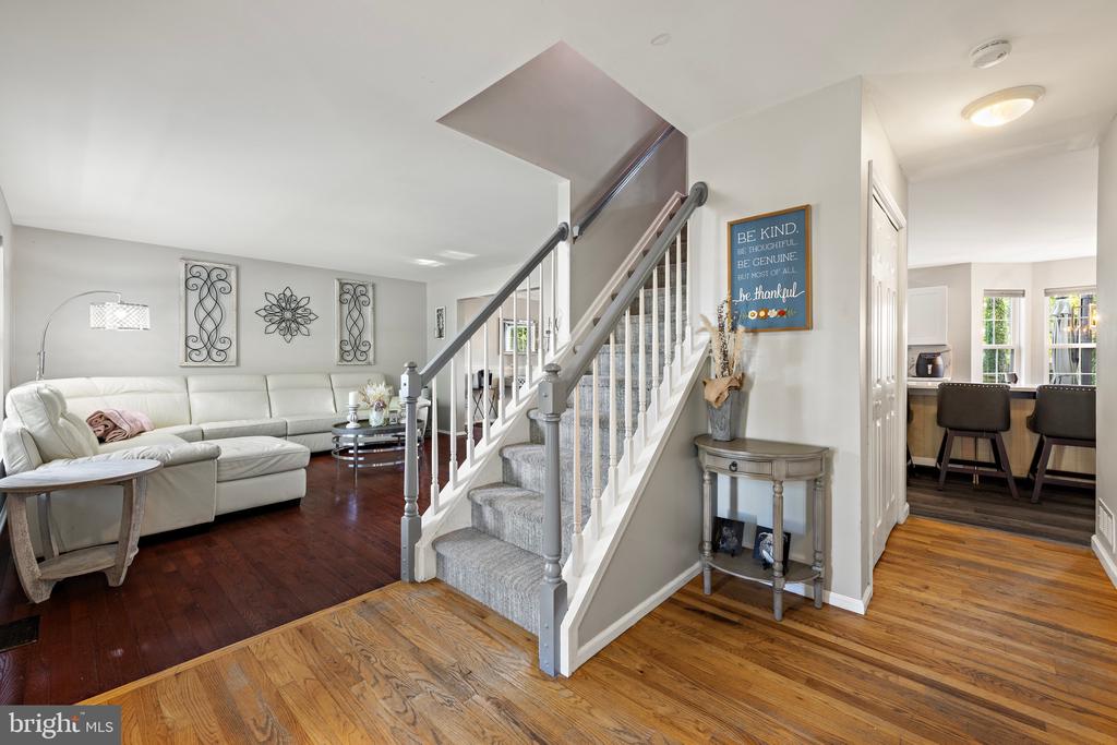 261 WAVE ROAD