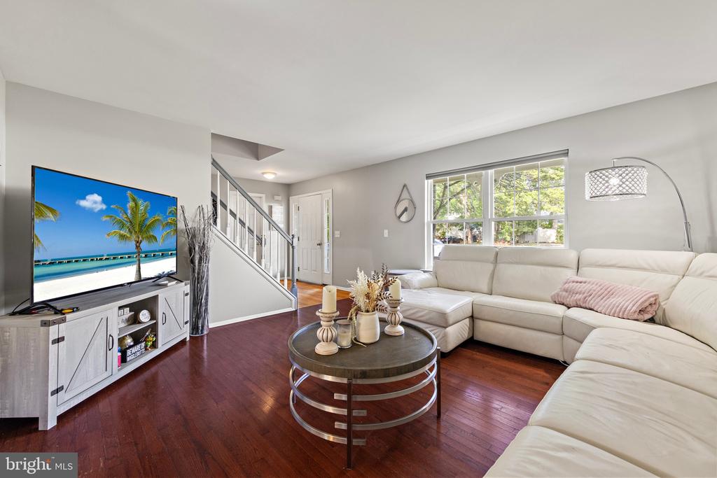261 WAVE ROAD