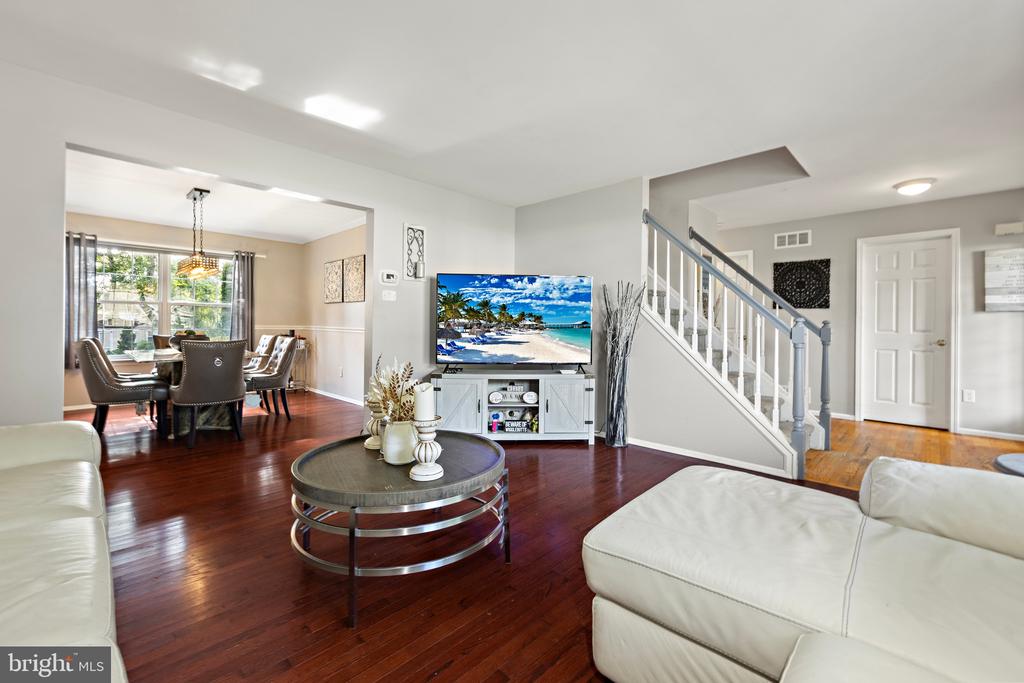 261 WAVE ROAD