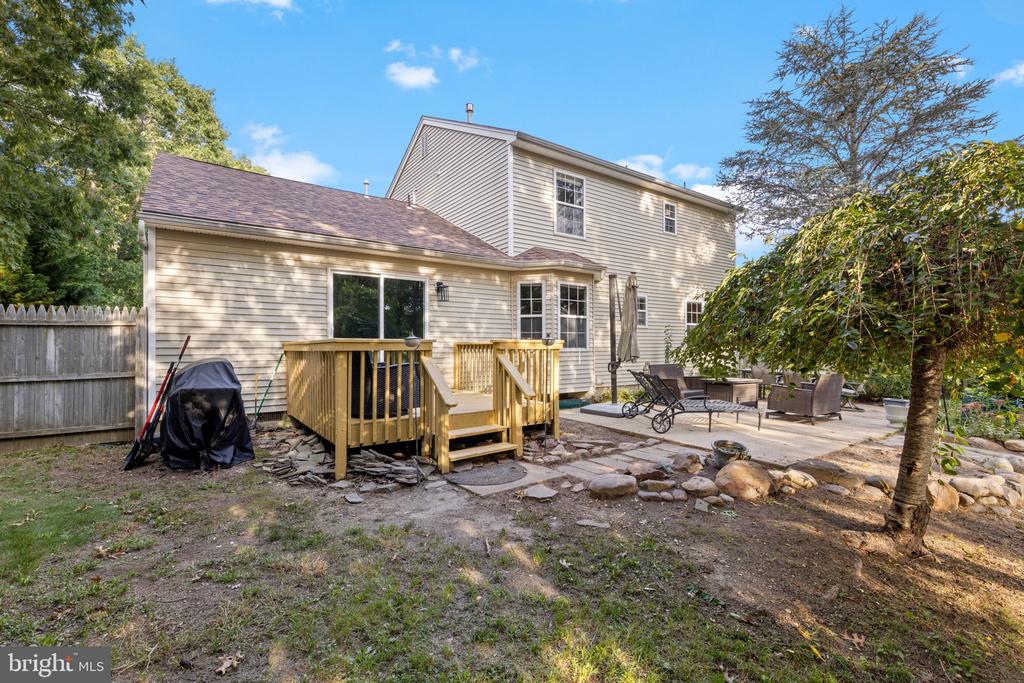 261 WAVE ROAD