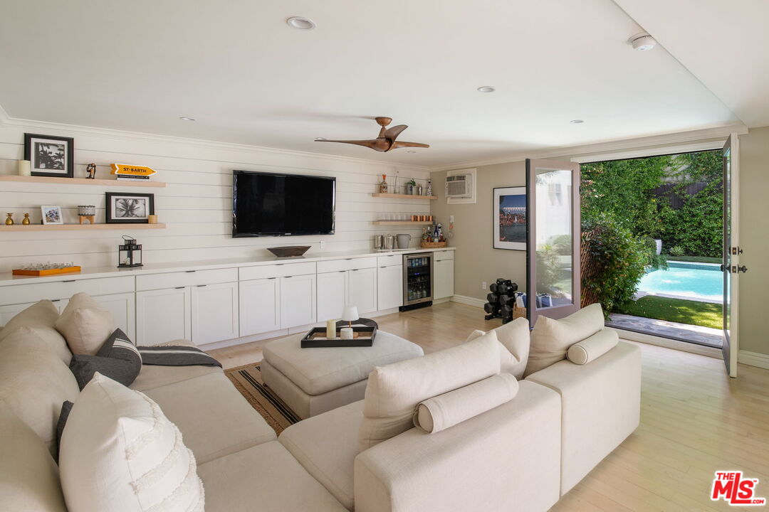 323 N Citrus Ave