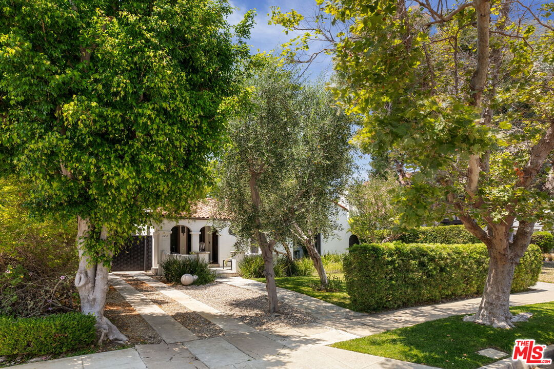 323 N Citrus Ave