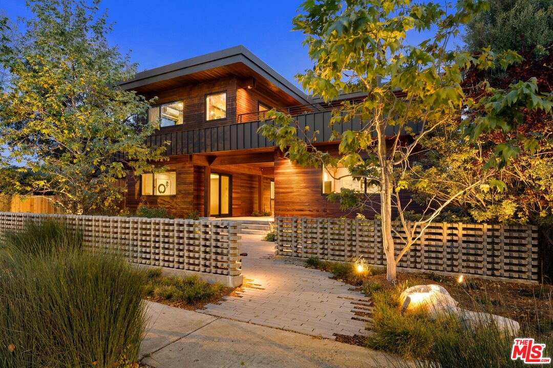 1378 Appleton Way