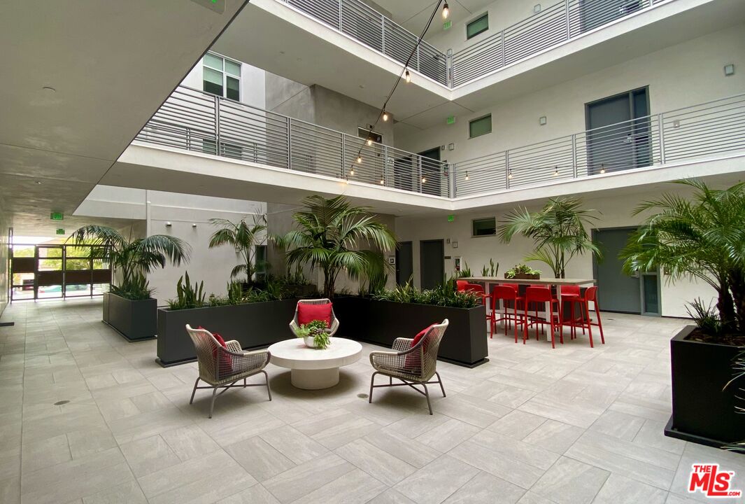 8017 W NORTON AVE Unit: 405