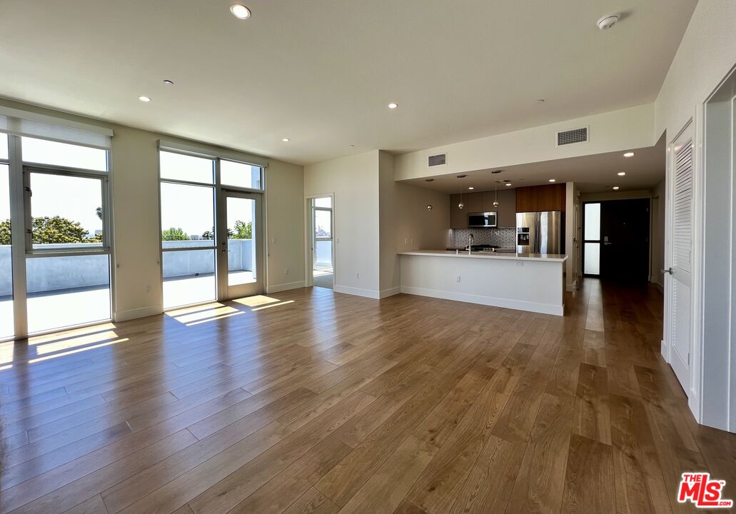 8017 W NORTON AVE Unit: 405