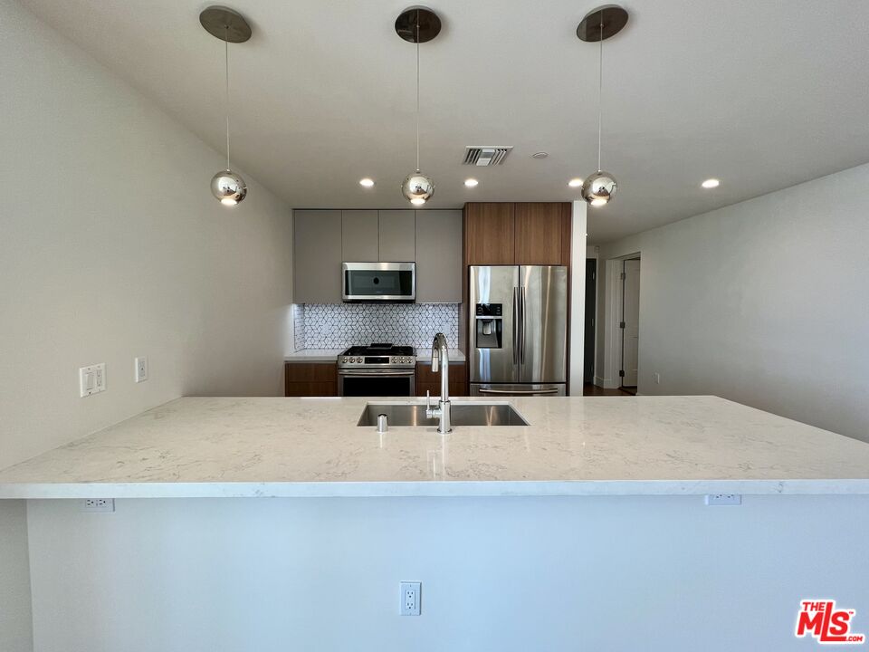 8017 W NORTON AVE Unit: 405