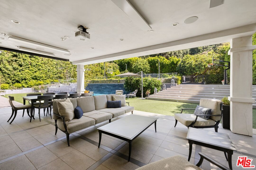 1214 Coldwater Canyon Dr