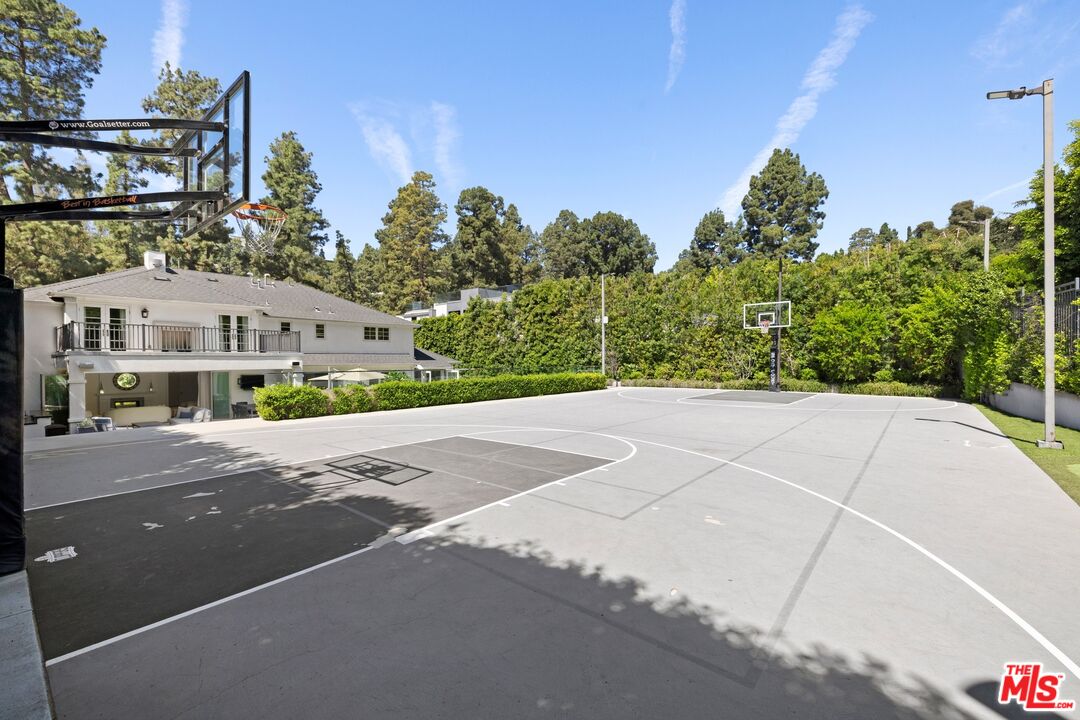 1214 Coldwater Canyon Dr
