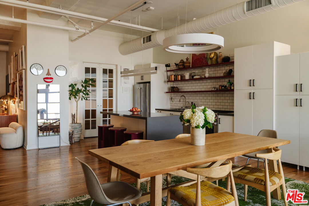 1645 Vine St Unit: 511