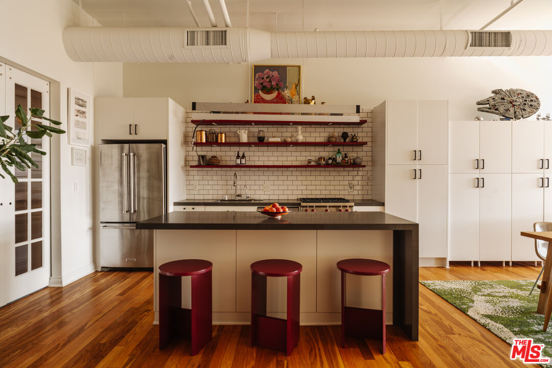 1645 Vine St Unit: 511