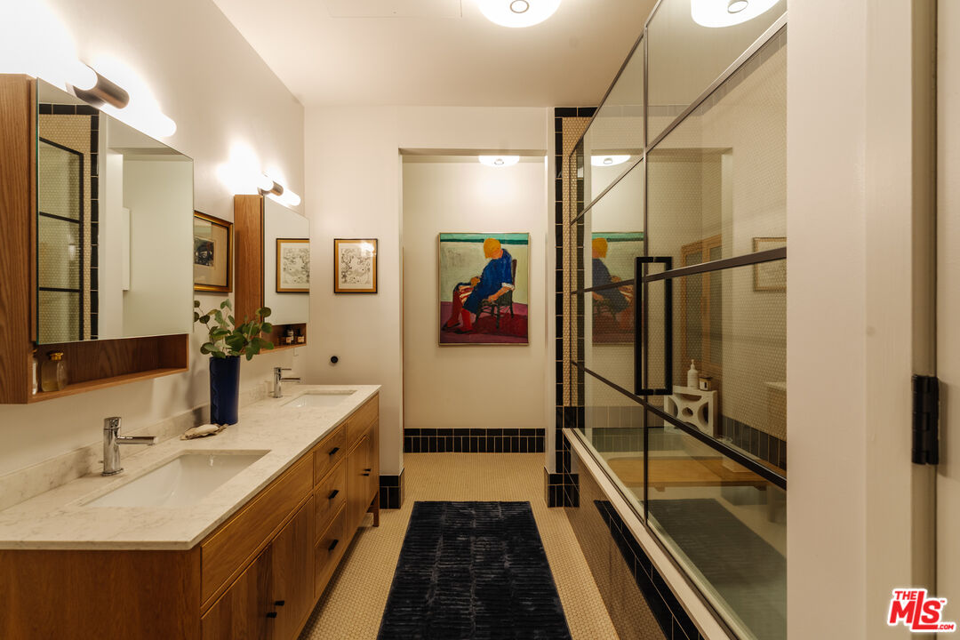 1645 Vine St Unit: 511