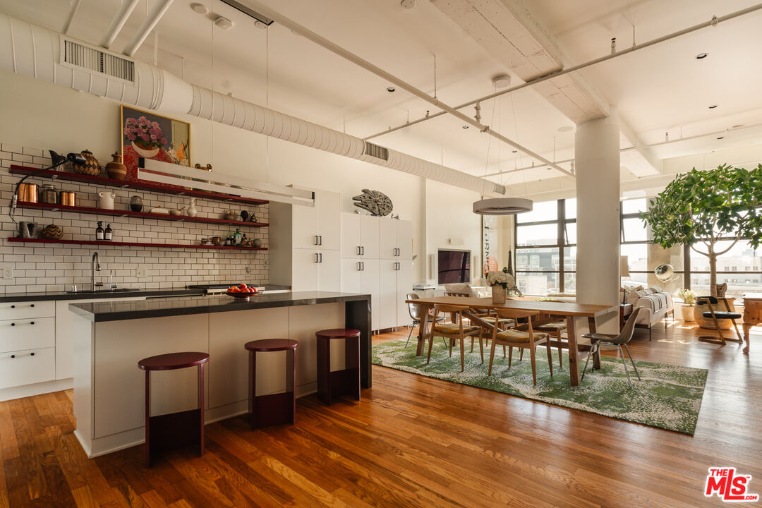 1645 Vine St Unit: 511