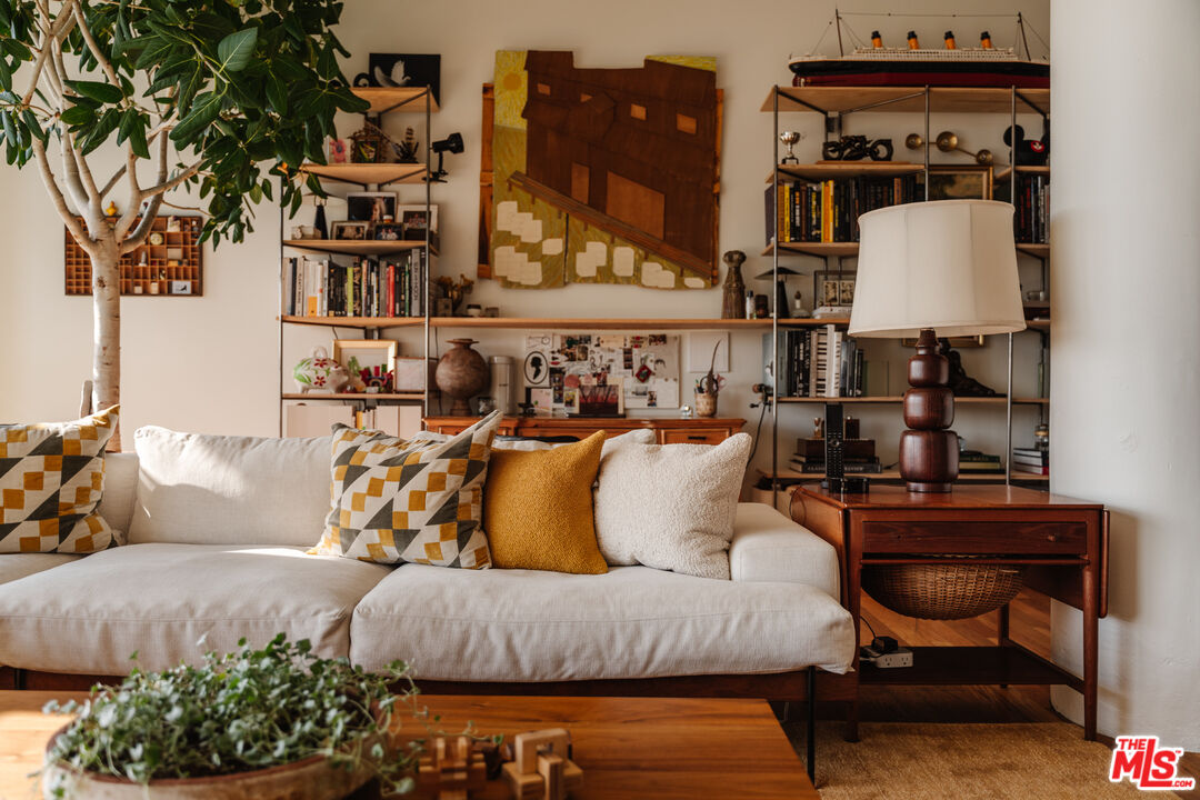 1645 Vine St Unit: 511