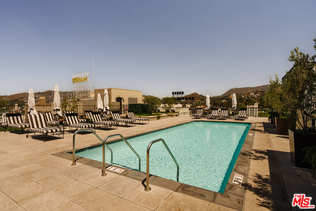 1645 Vine St Unit: 511