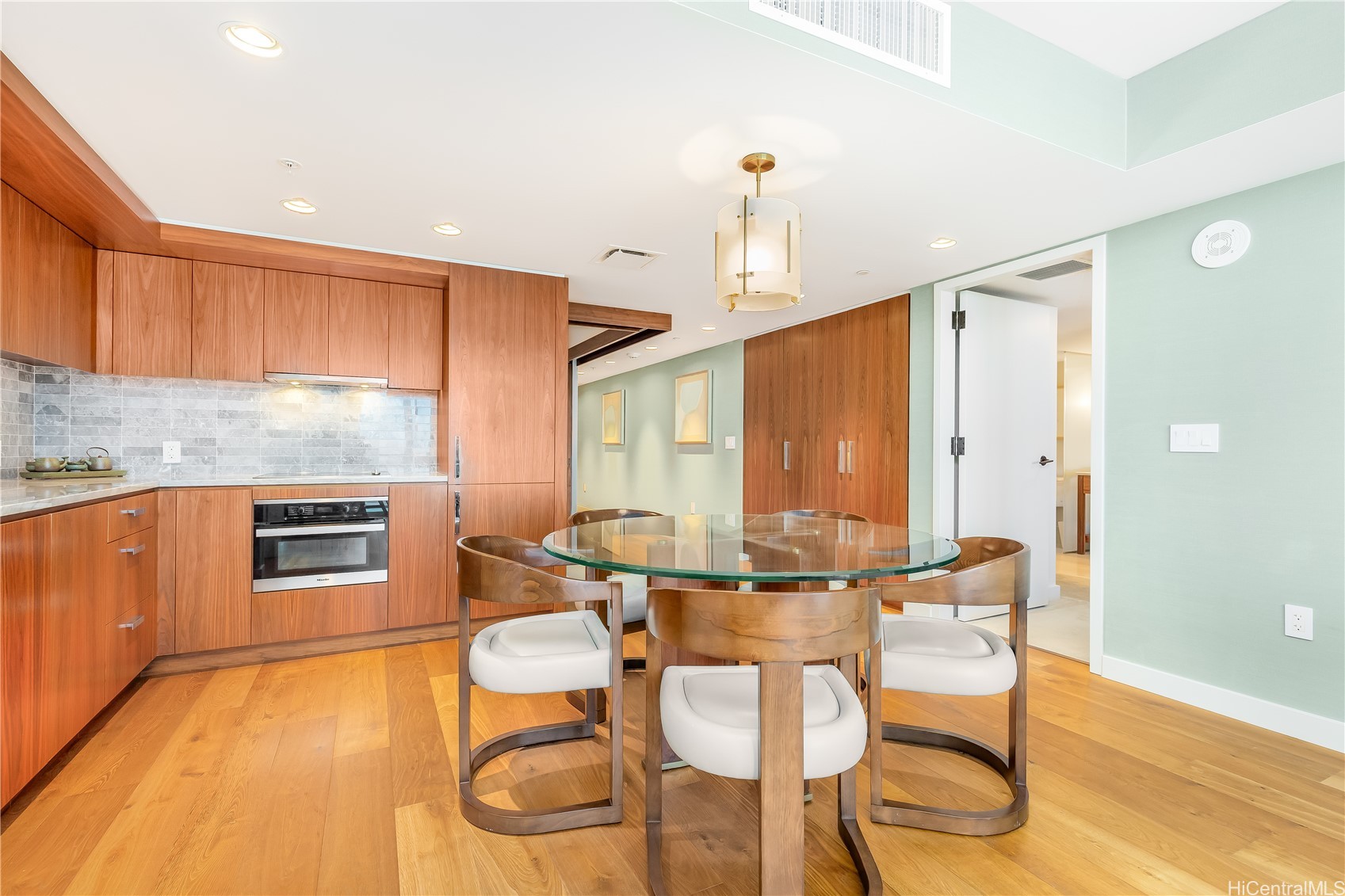 2139 Kuhio Avenue 34th Floor