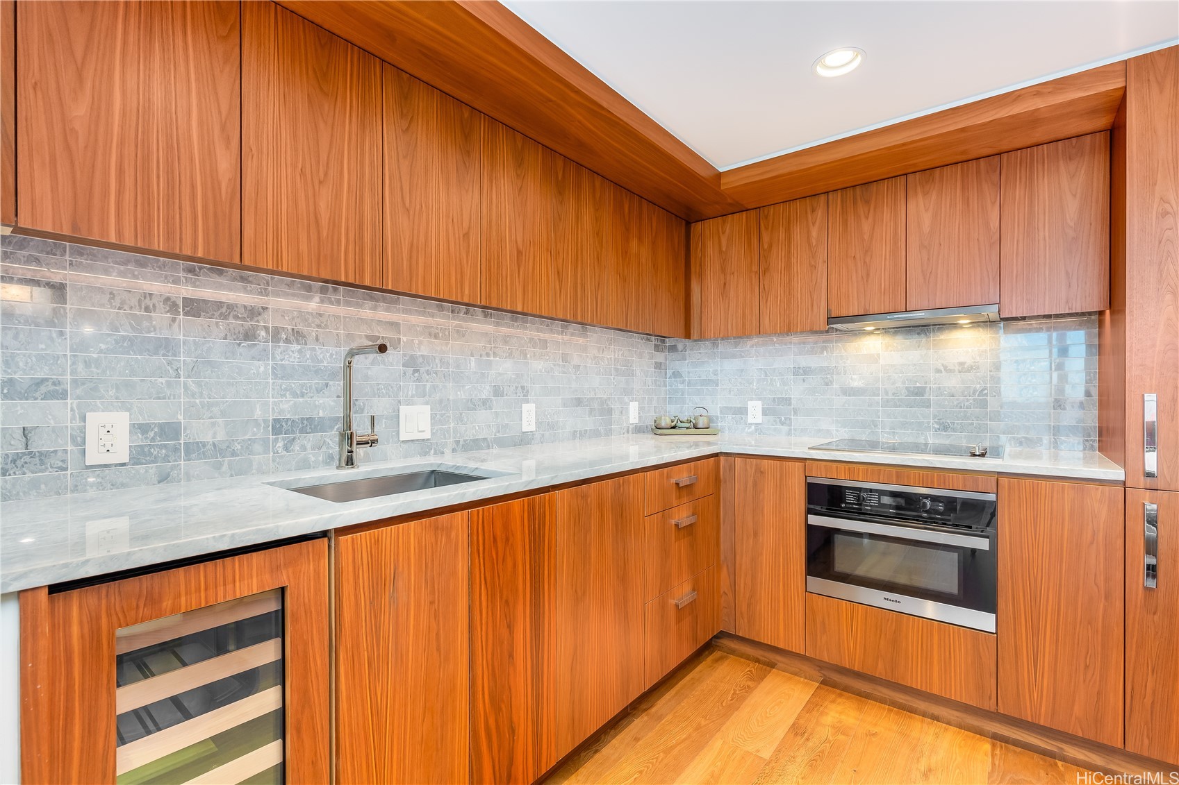 2139 Kuhio Avenue 34th Floor