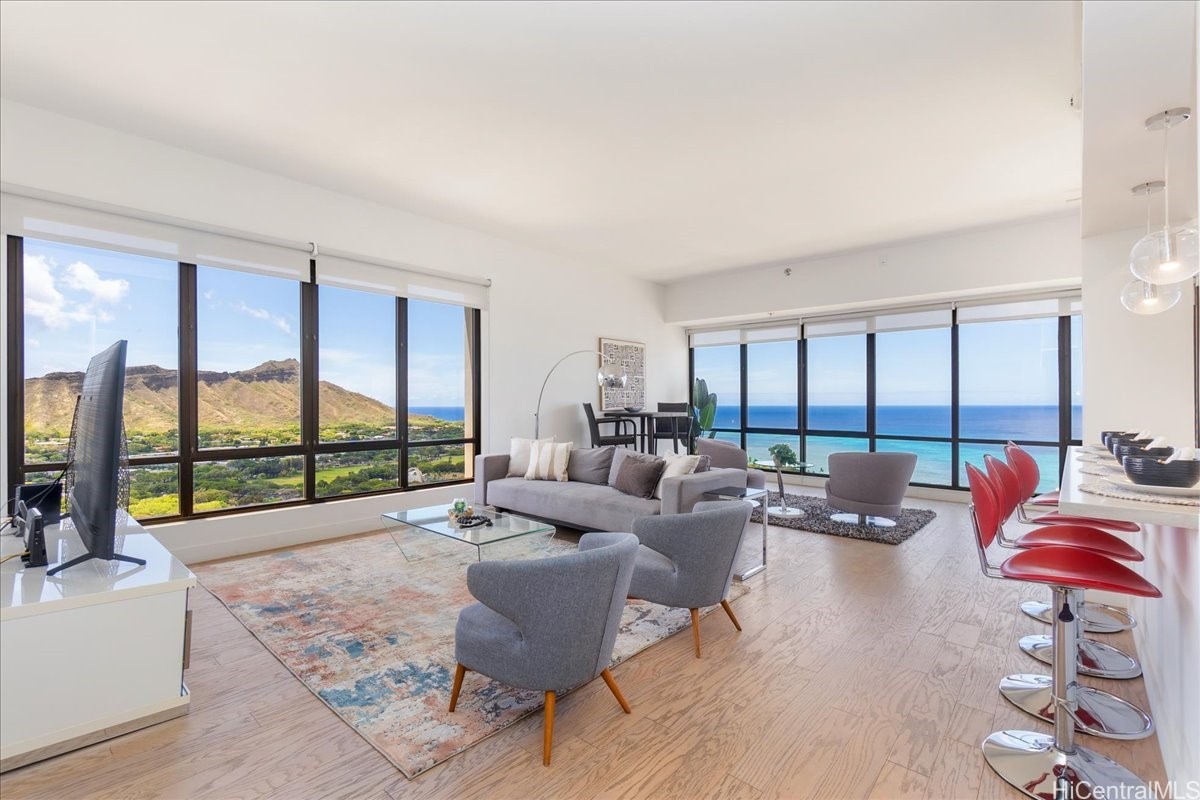 229 Paoakalani Avenue PH-3807