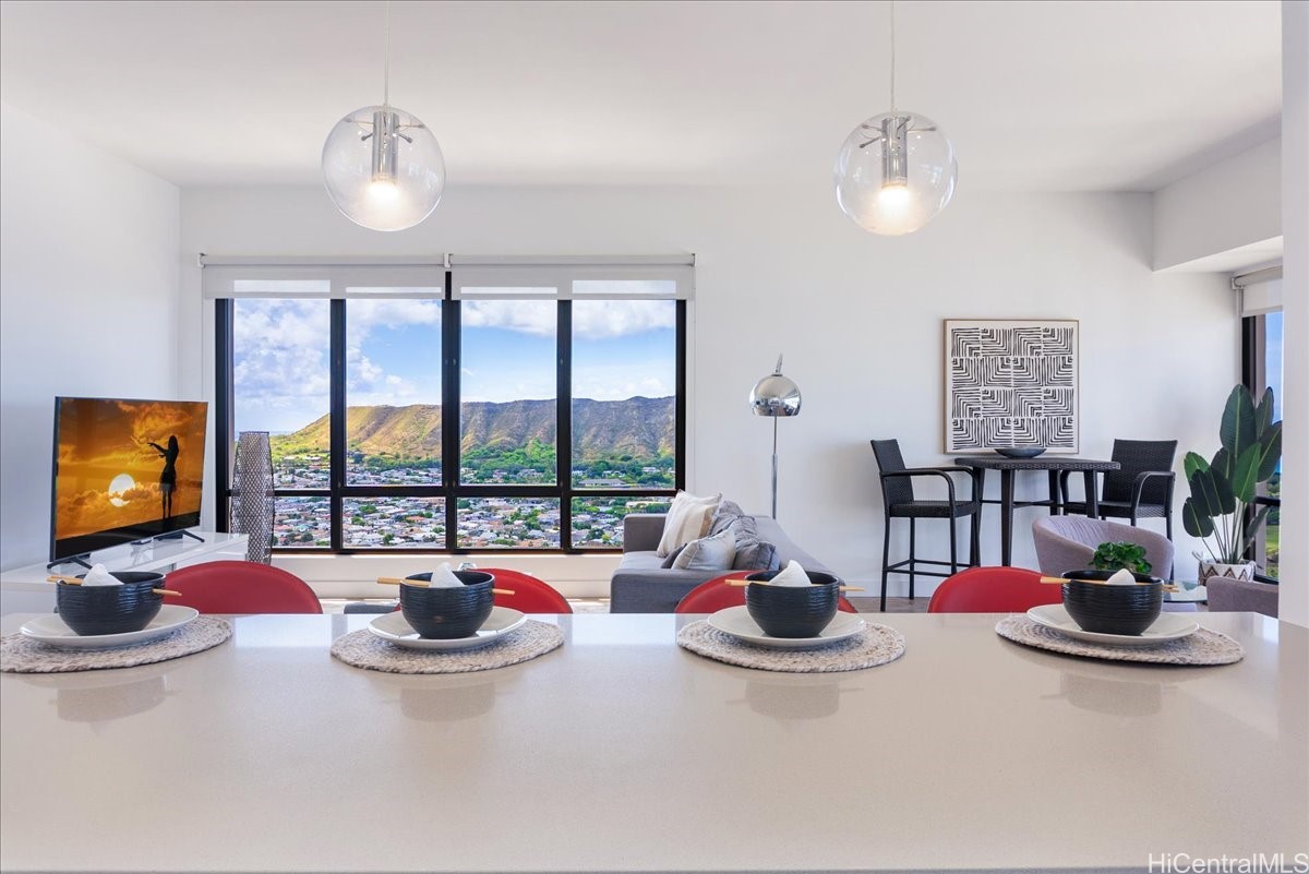229 Paoakalani Avenue PH-3807