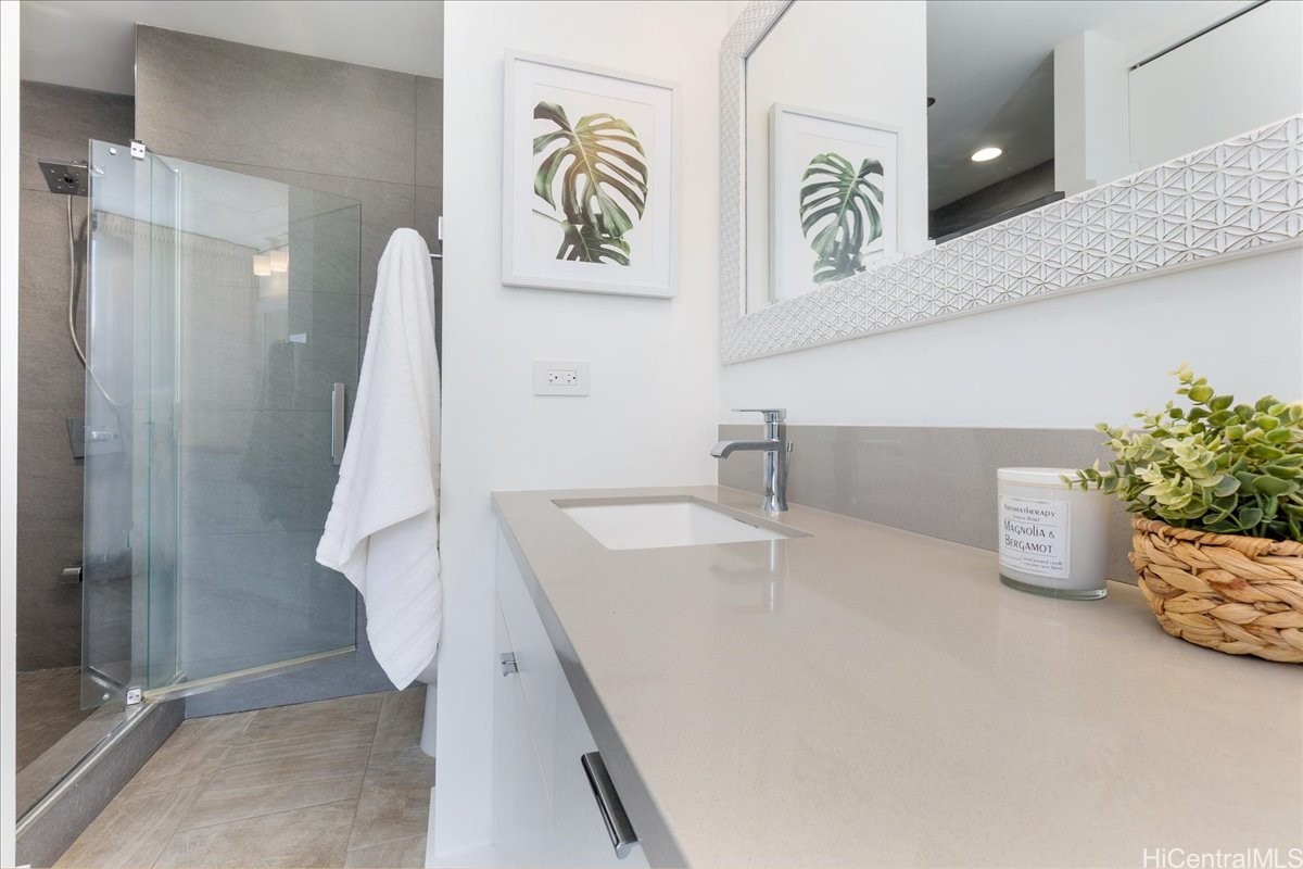 229 Paoakalani Avenue PH-3807