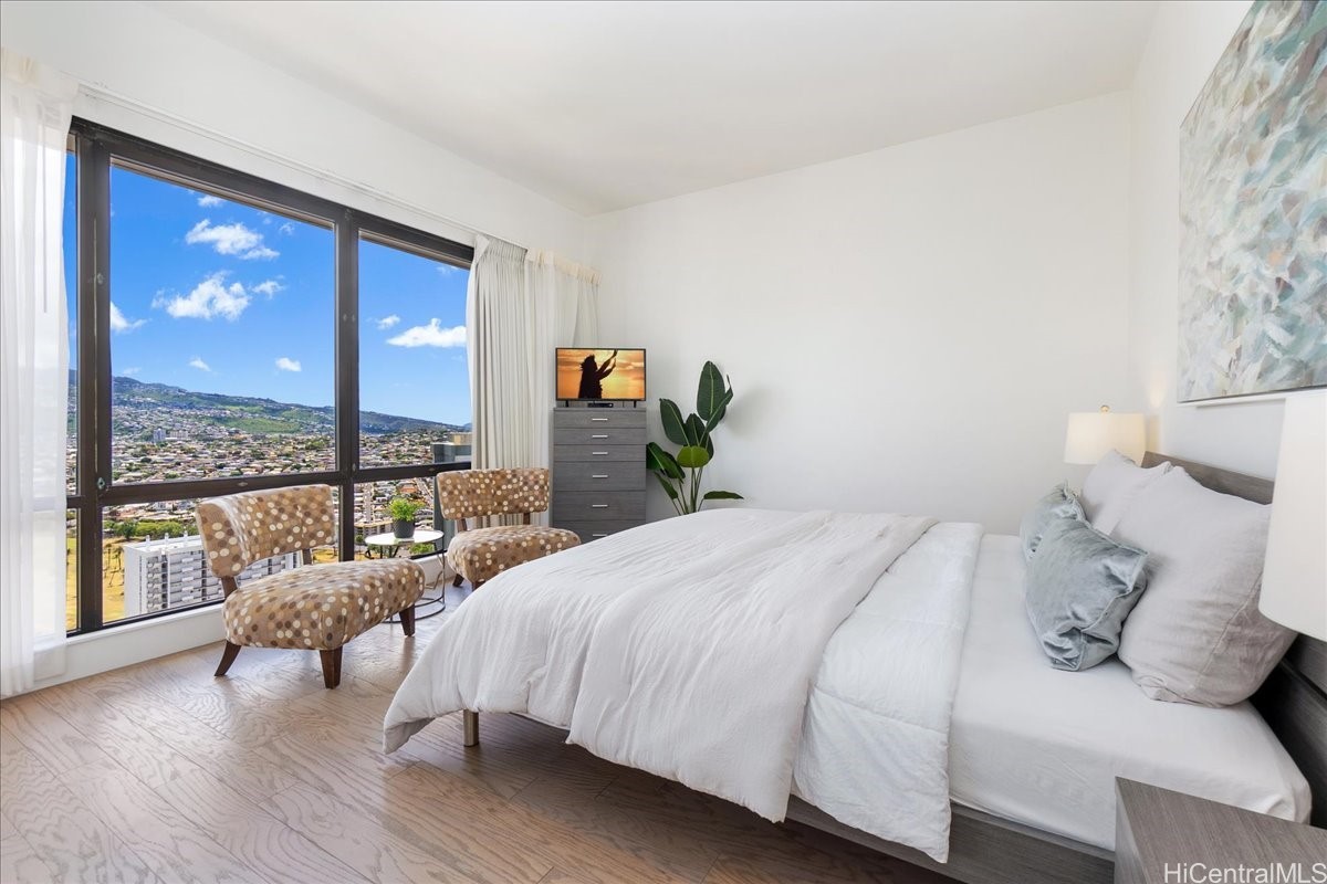 229 Paoakalani Avenue PH-3807