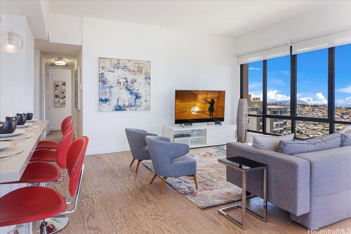229 Paoakalani Avenue PH-3807