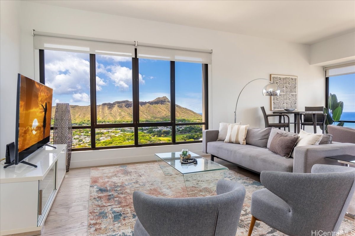 229 Paoakalani Avenue PH-3807
