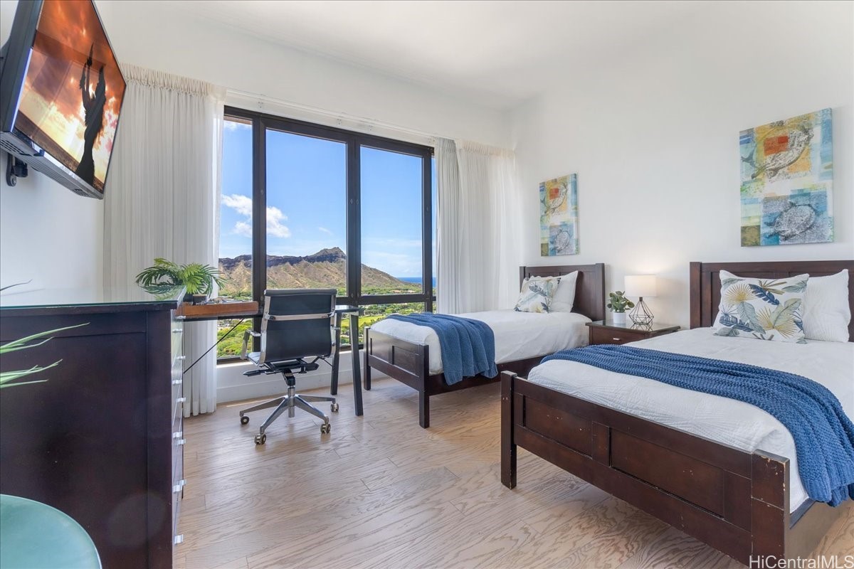 229 Paoakalani Avenue PH-3807