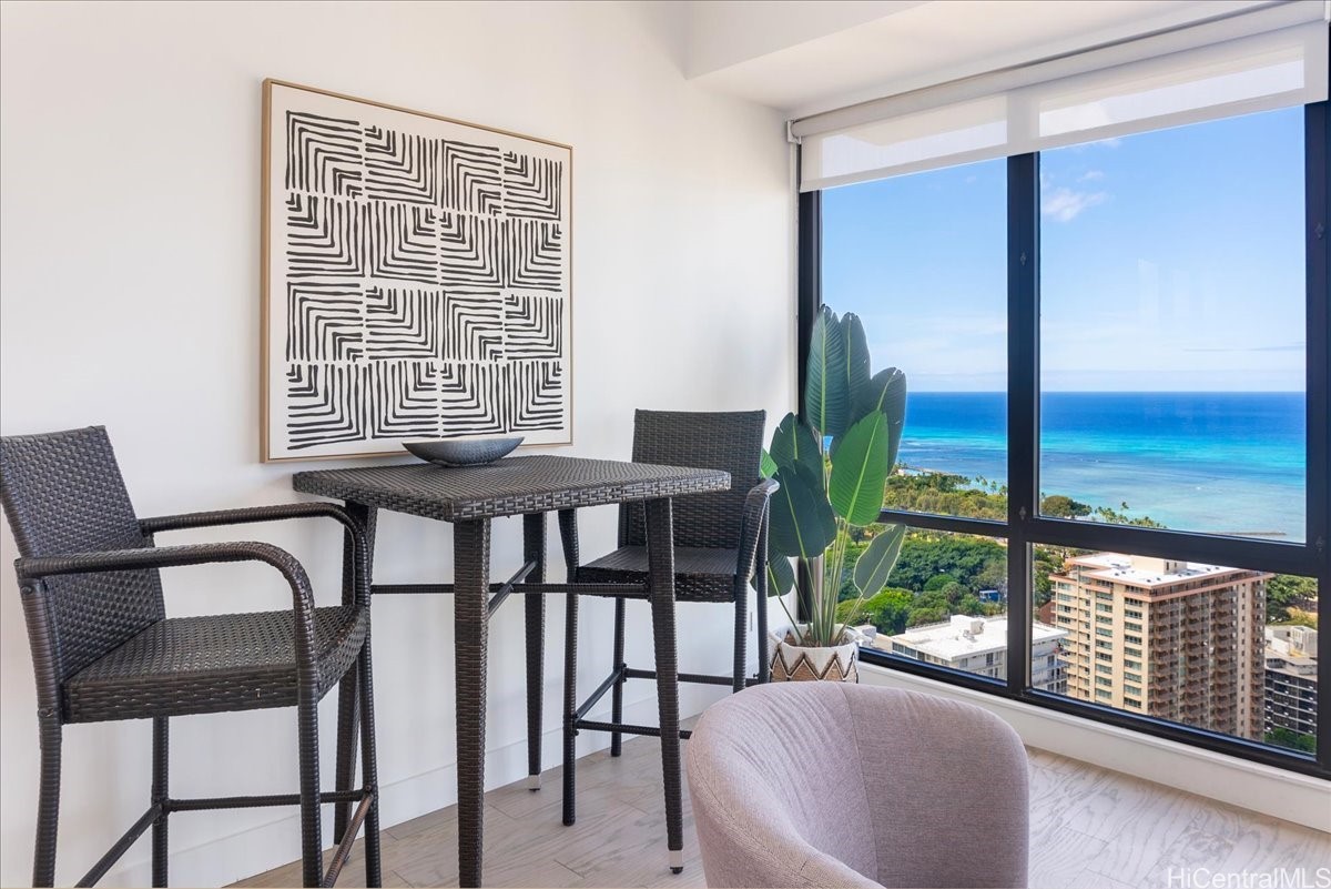 229 Paoakalani Avenue PH-3807