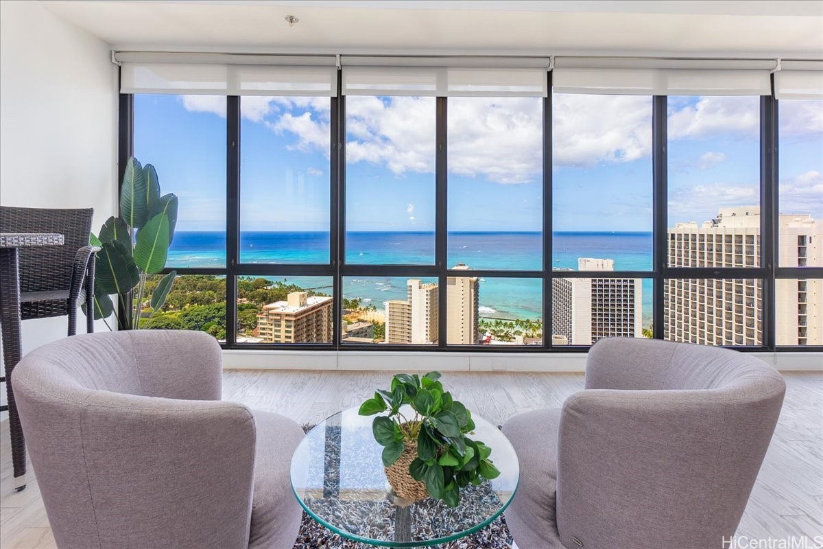 229 Paoakalani Avenue PH-3807