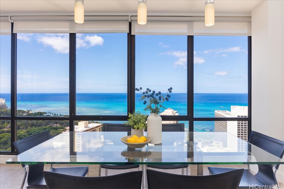 229 Paoakalani Avenue PH-3807
