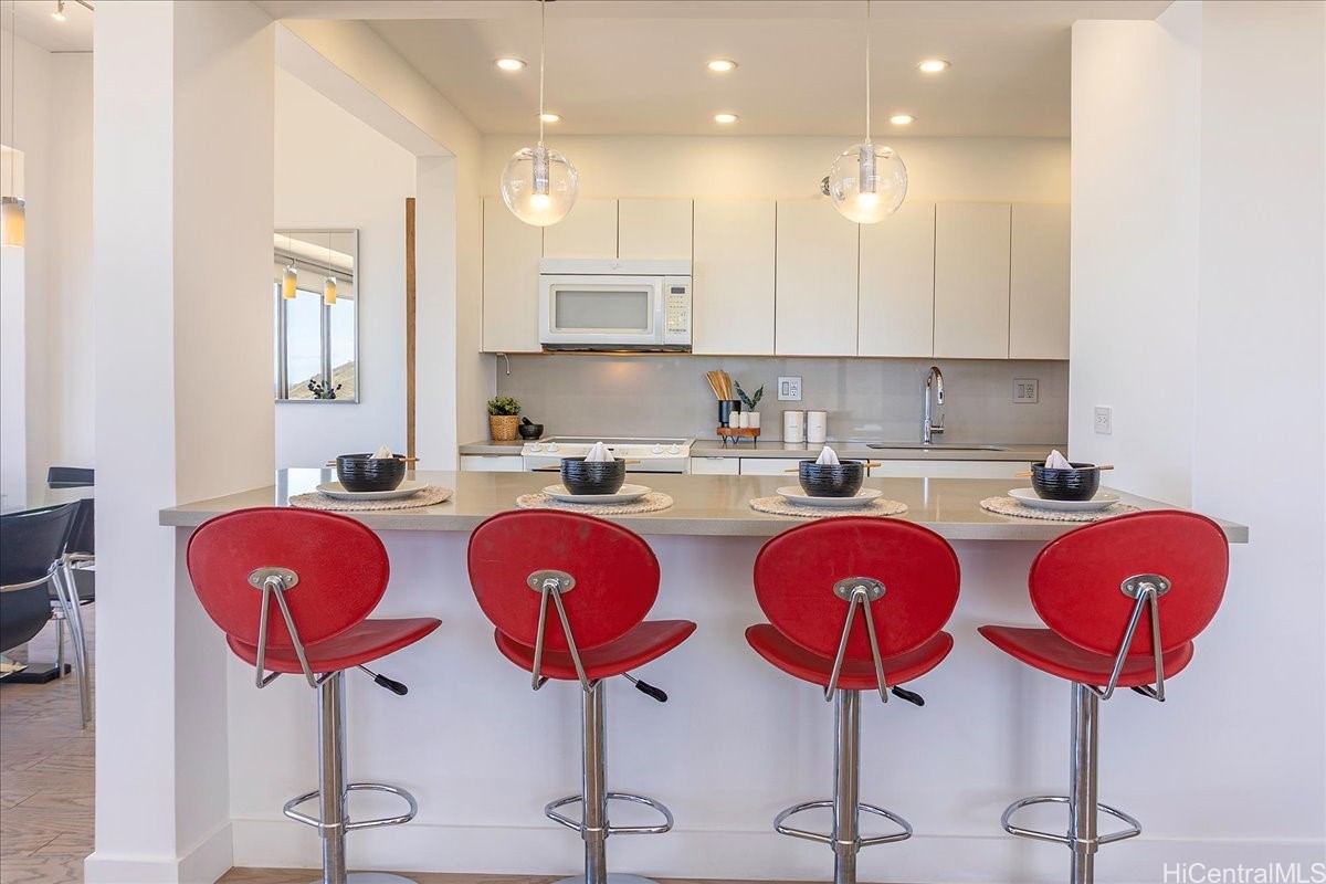 229 Paoakalani Avenue PH-3807