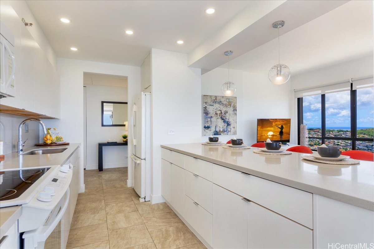 229 Paoakalani Avenue PH-3807