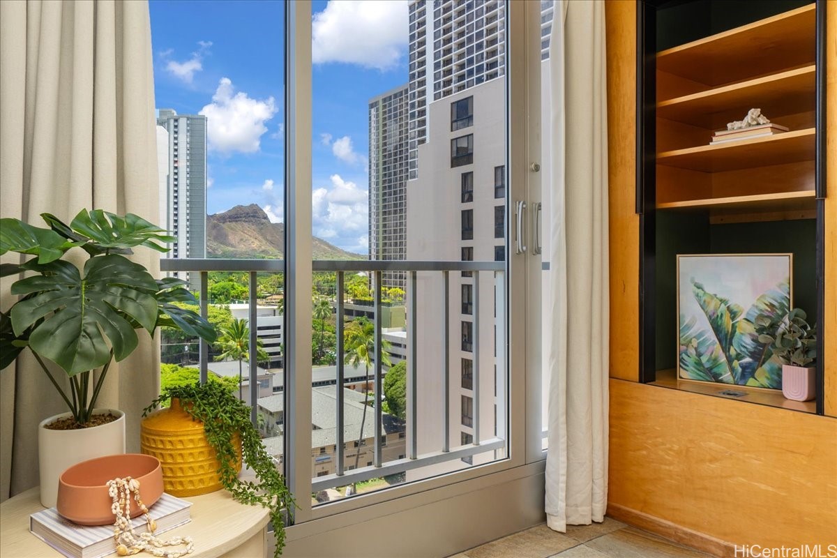 303 Liliuokalani Avenue 1102